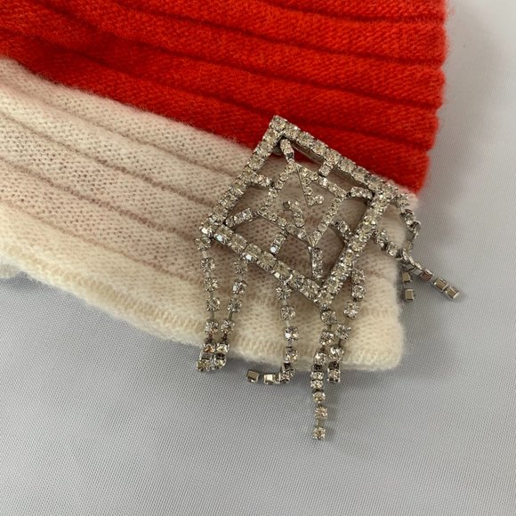 Gucci Knit Hat with Crystal Brooch in Red - Picture 7 of 7